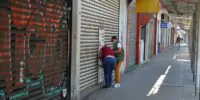 Bajar la cortina no es opción