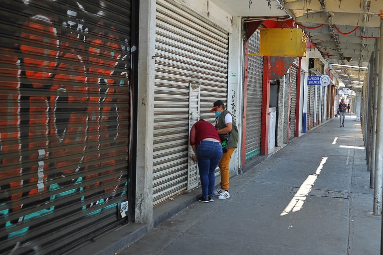 Bajar la cortina no es opción