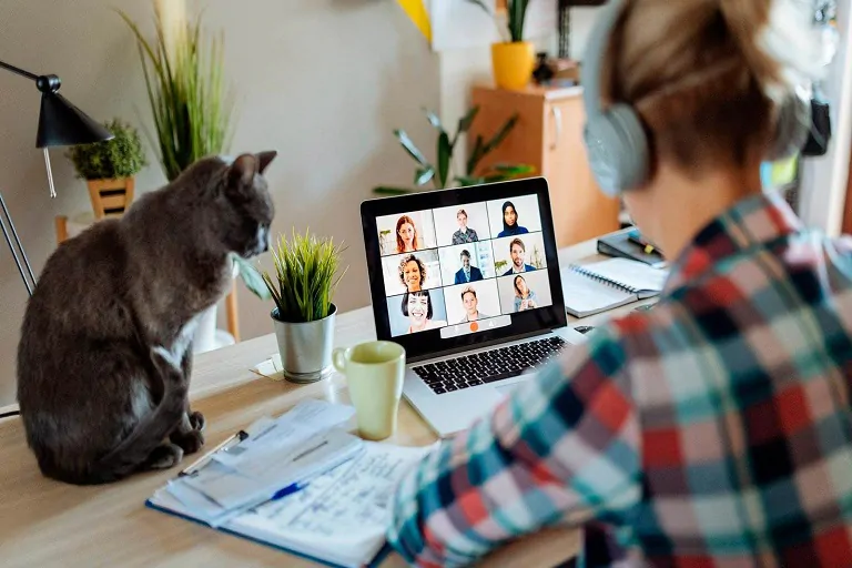 Los pro y contra del trabajo híbrido