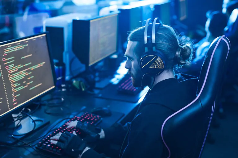 De la percepción de ilegalidad a la vitalidad en las empresas: hackers en 2023