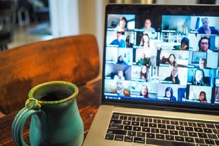 las nuevas tendencias como el trabajo remoto, oficinas flexibles y una fuerza laboral cada vez más joven en la vida empresarial, optimizar esa productividad se ha vuelto un tema desafiante.