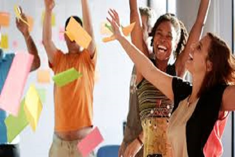 Impulsar la felicidad laboral es clave para las empresas