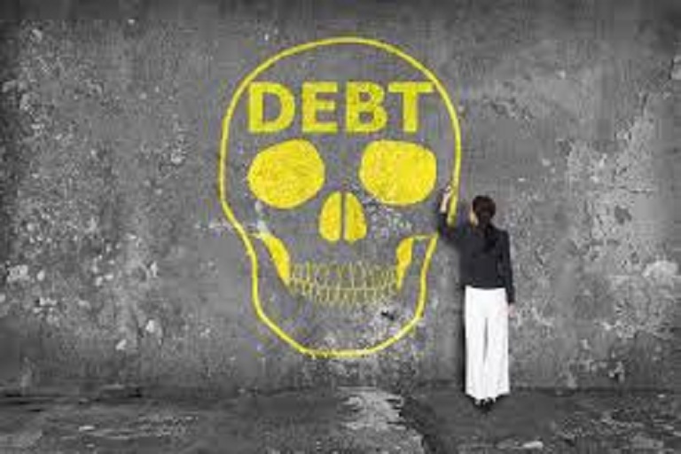 “Debes y pagarás”, las deudas te pueden seguir hasta la tumba dice la huesuda