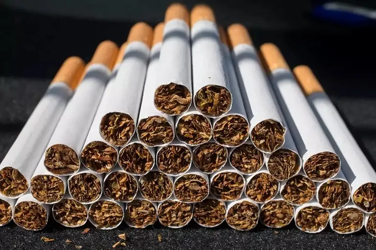 Termina disputa, ahora supermercados y tiendas exhiben los cigarros