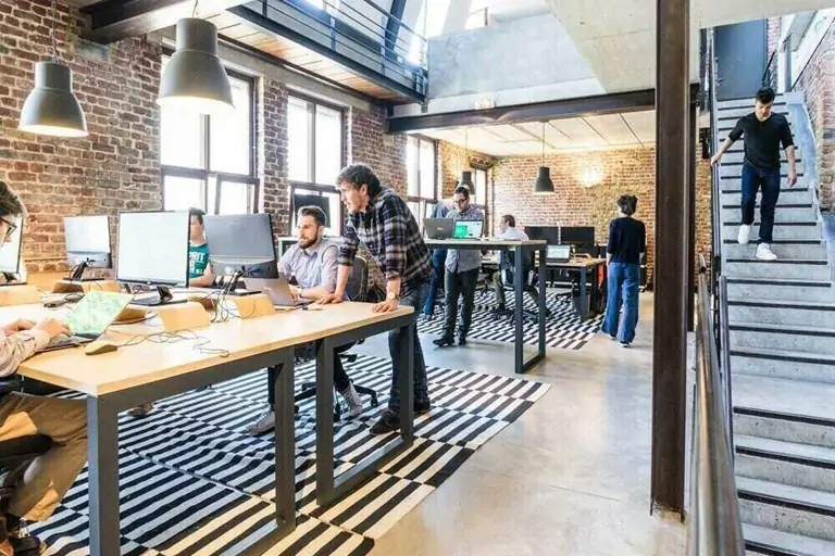 ¿Un emprendimiento debe arrancar en una oficina?