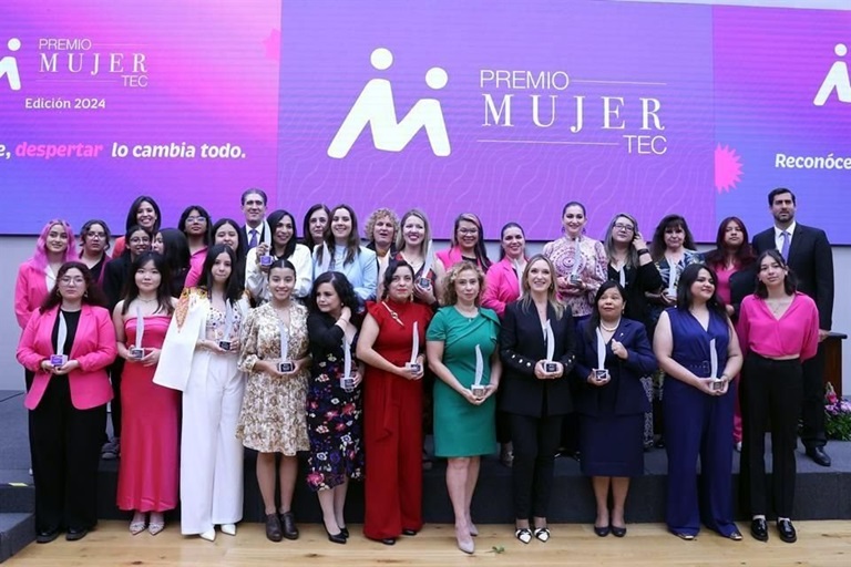 Honran el legado de las mujeres con la entrega del Premio Mujer Tec 2024