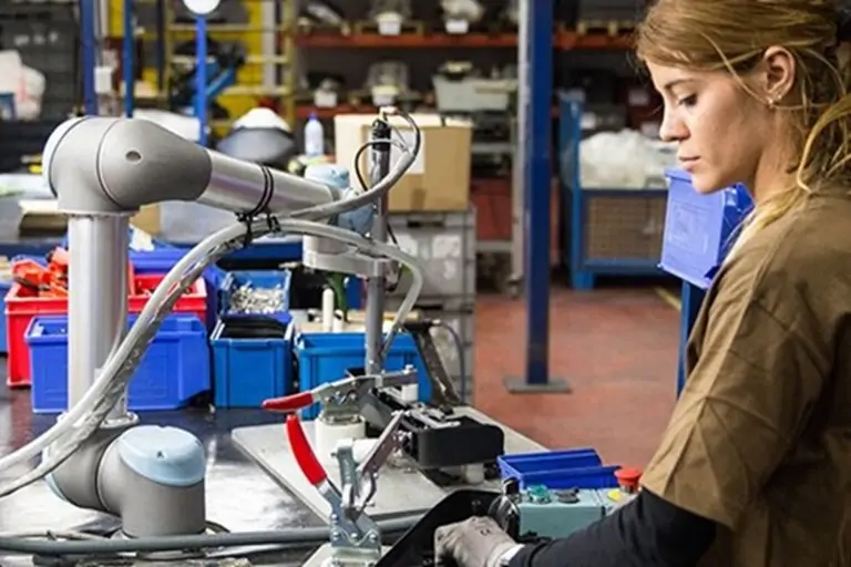 Adaptación en la era de la IA y los modelos de trabajo híbridos