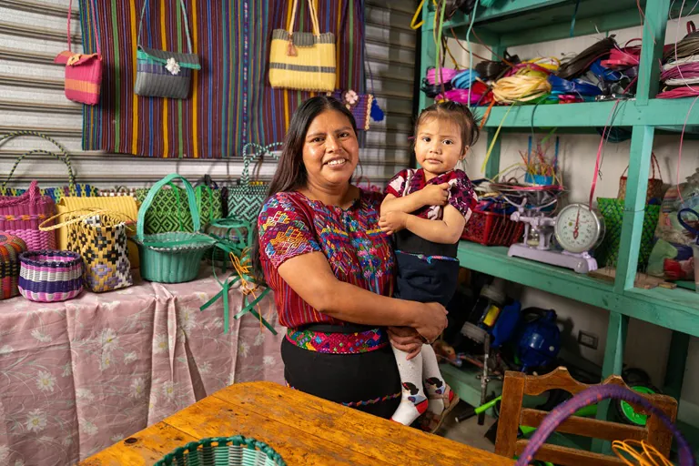 Impulsando el empoderamiento femenino: cómo el programa “Emprende Pro Mujer 2025” conecta la inclusión financiera y digital para emprendedoras